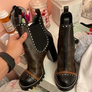 RARE Authentic LOUIS VUITTON ANKEL BOOTS